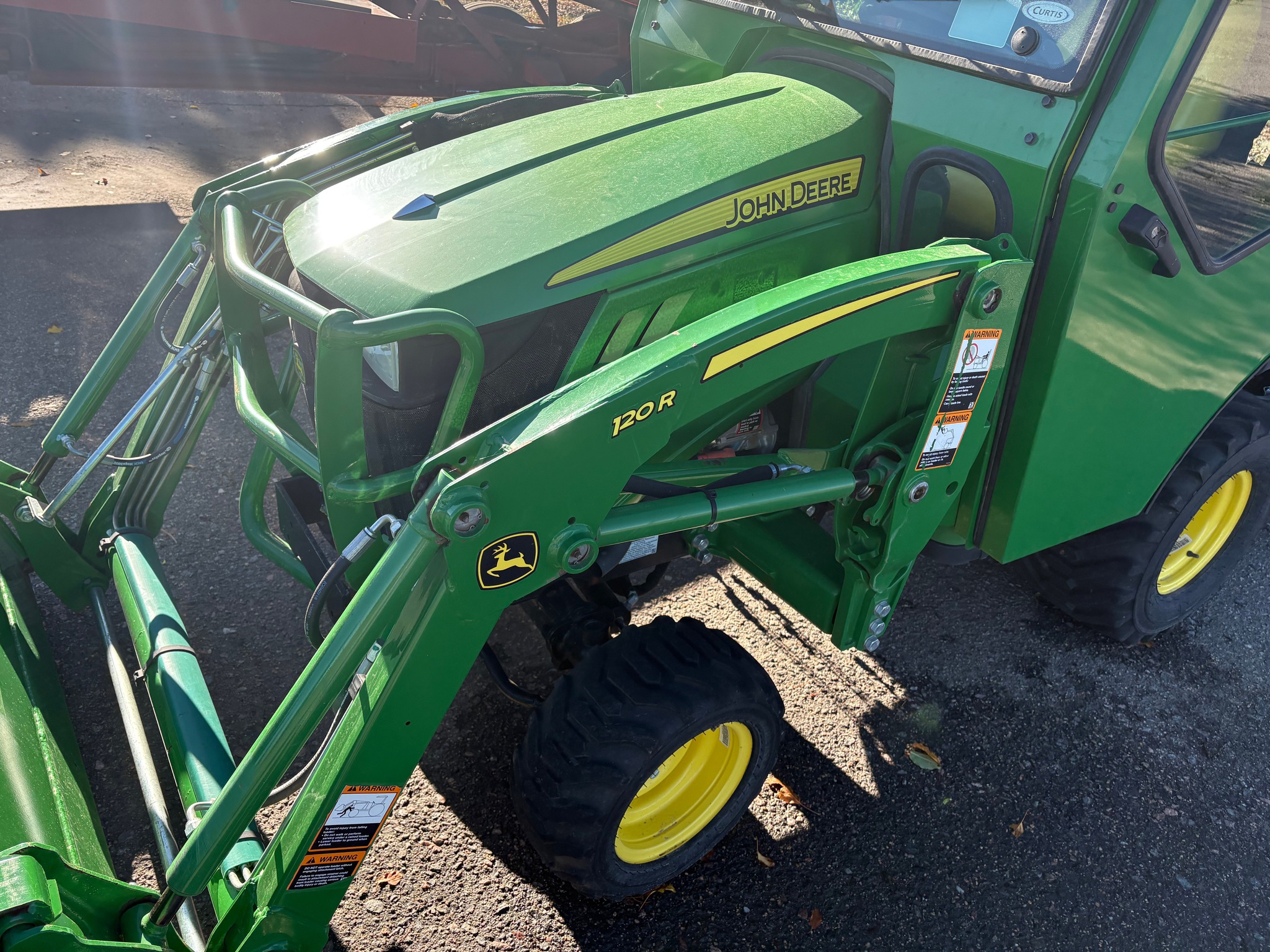 2018 John Deere 1025R Image 10