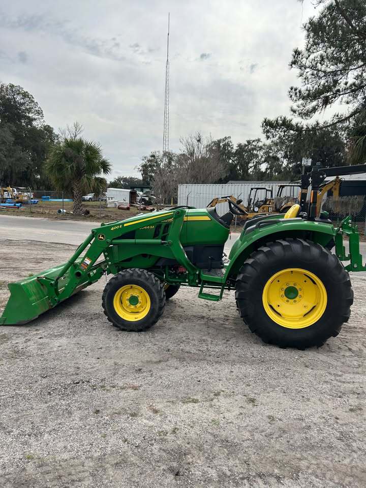 2020 John Deere 4044M Image 3