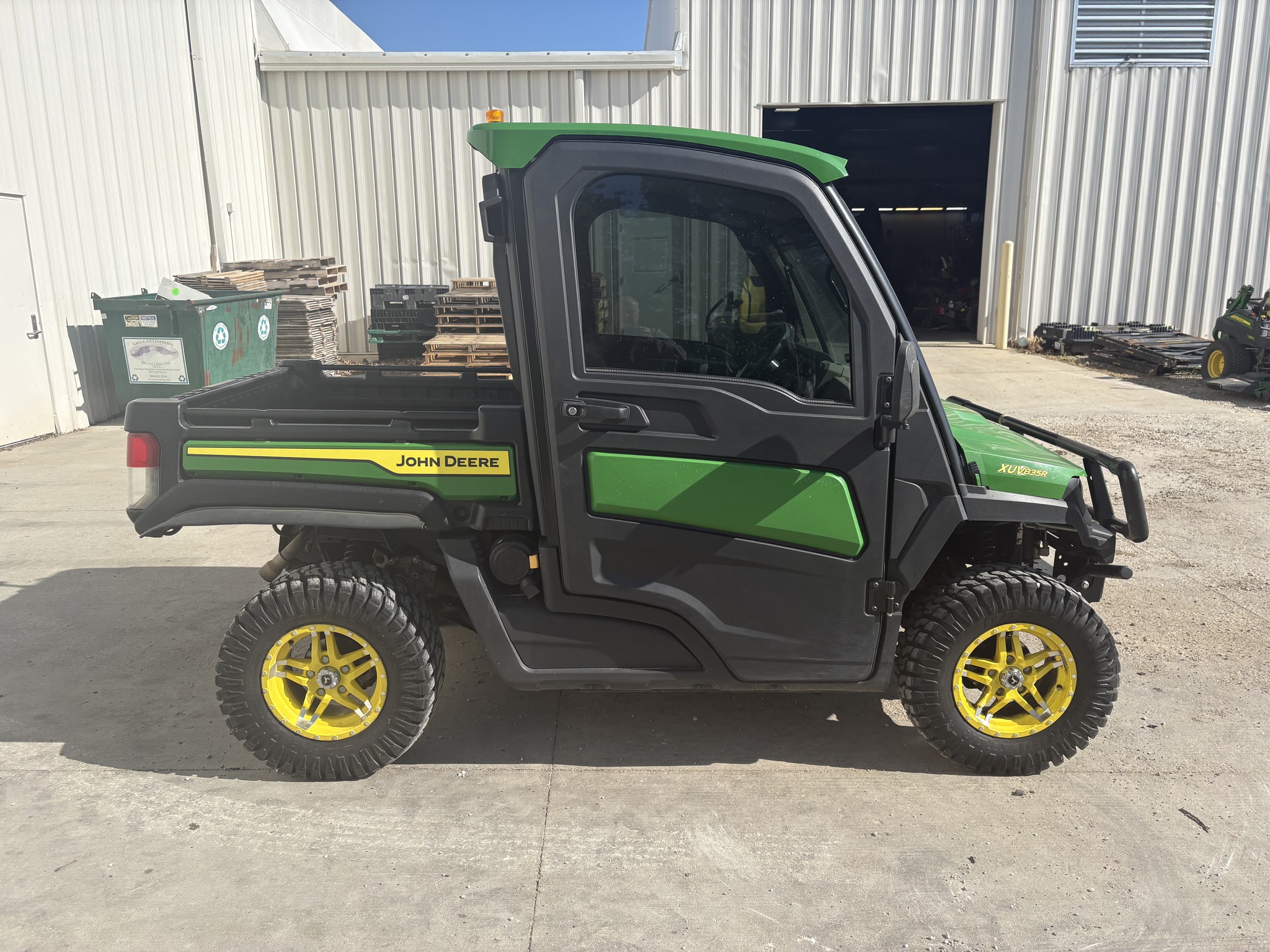  2024 John Deere XUV 835R at Heritage Tractor in Kewanee, IL