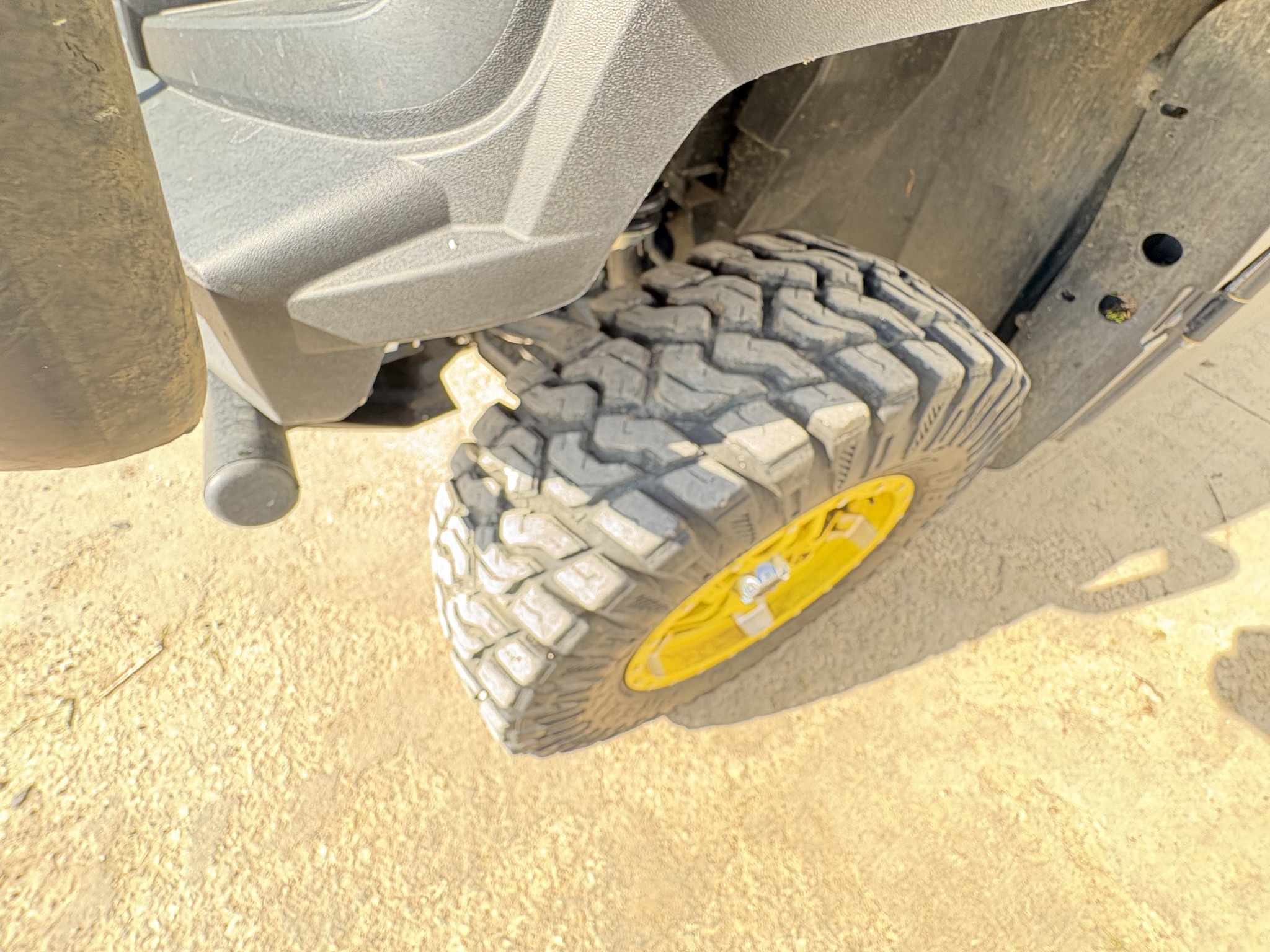  2024 John Deere XUV 835R at Heritage Tractor in Kewanee, IL