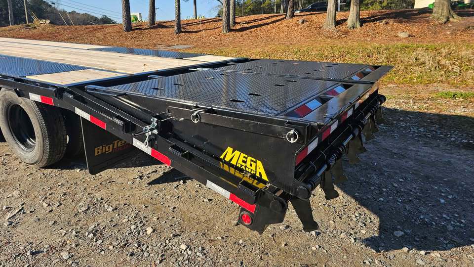 2025 Big Tex 22PH-25BK+5M MEGA RAMP Image 4