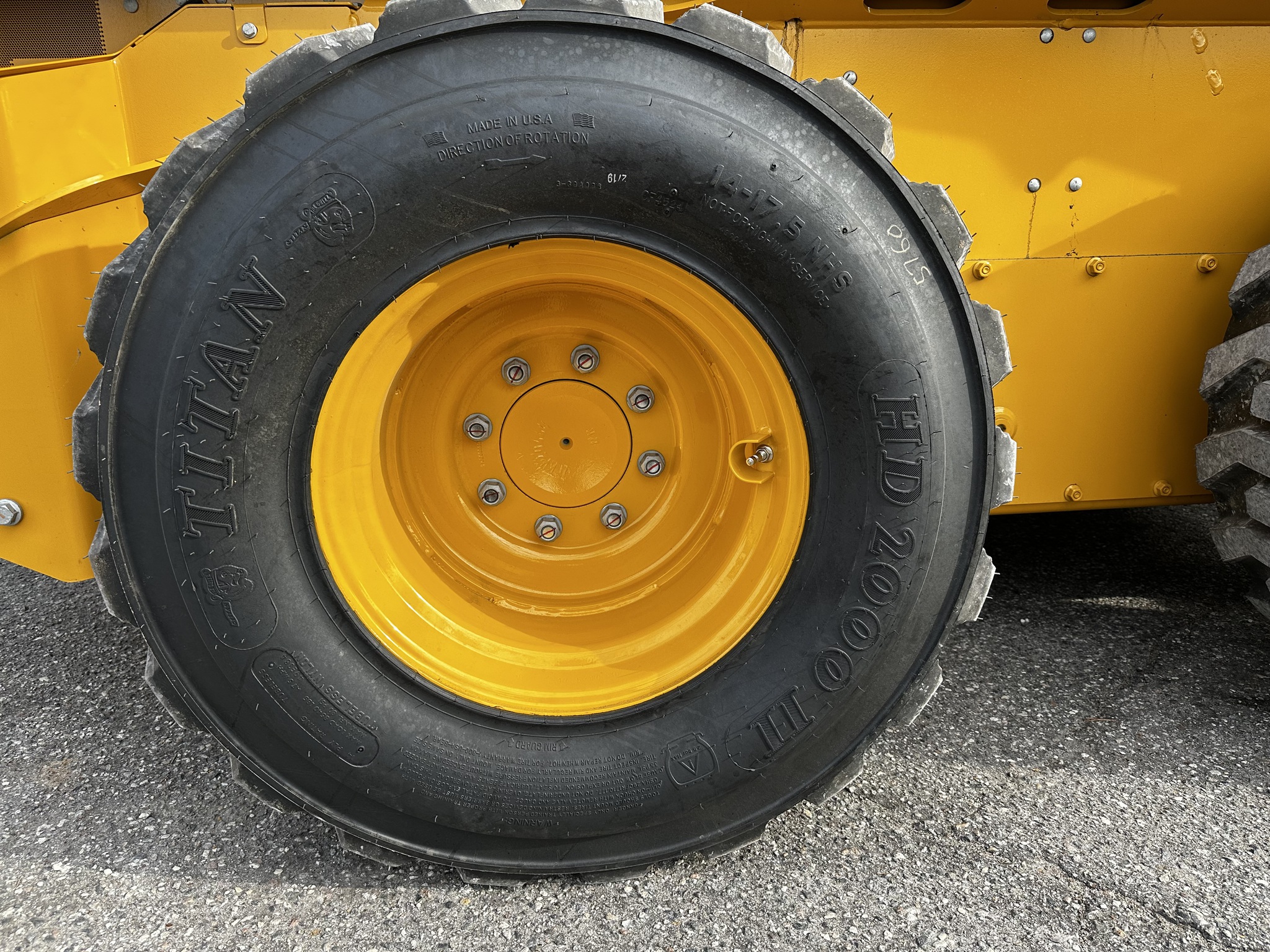 2025 John Deere 330 P Image 3