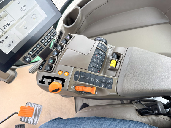 2025 John-Deere 8RX 410