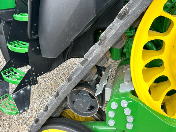 2025 John-Deere 8RX 410