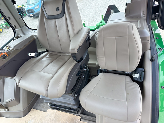 2025 John-Deere 8RX 410