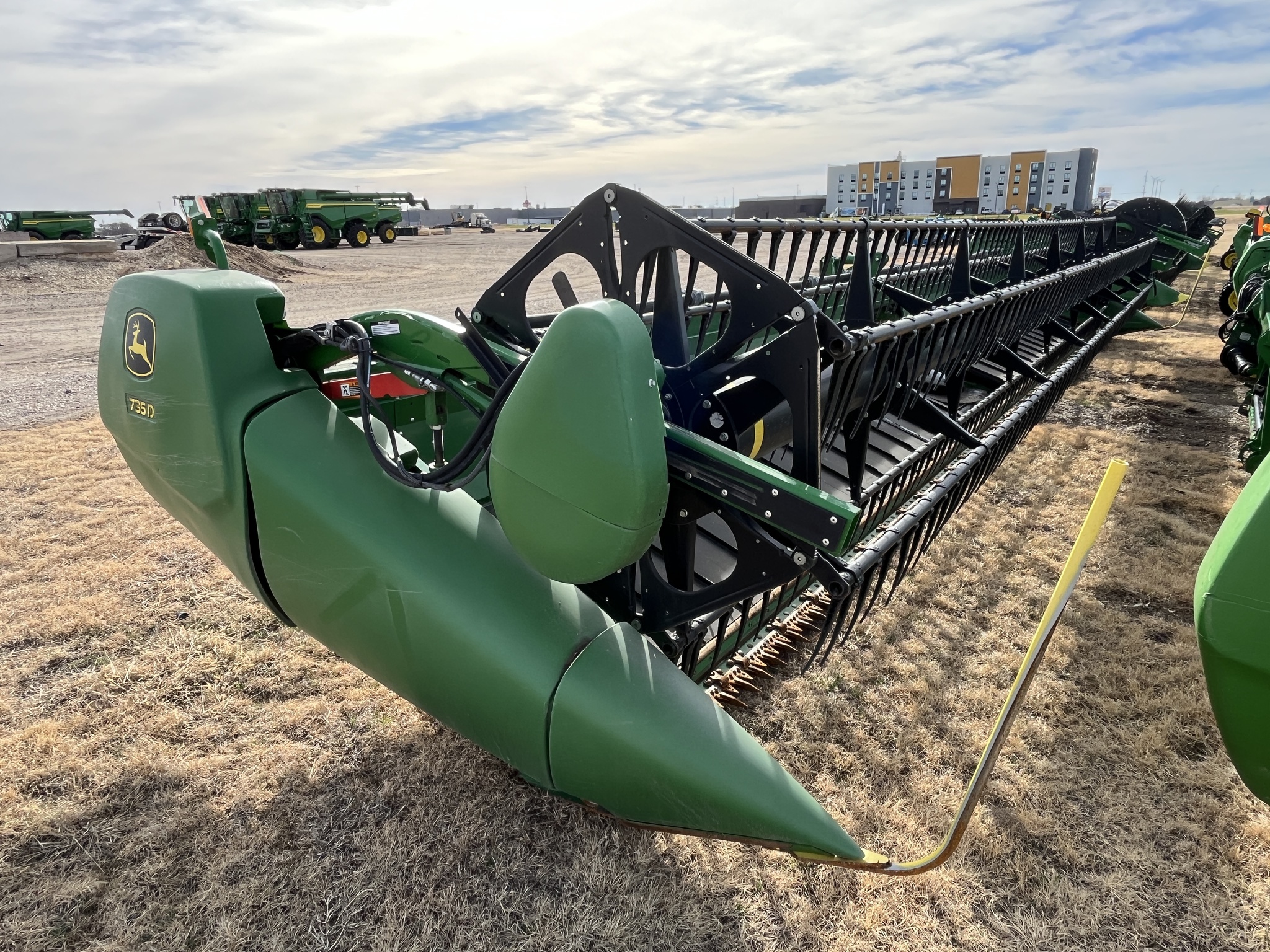 2021 John Deere 735D Image 4