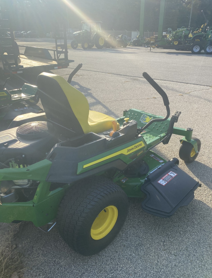 2024 John Deere Z325E Image 3
