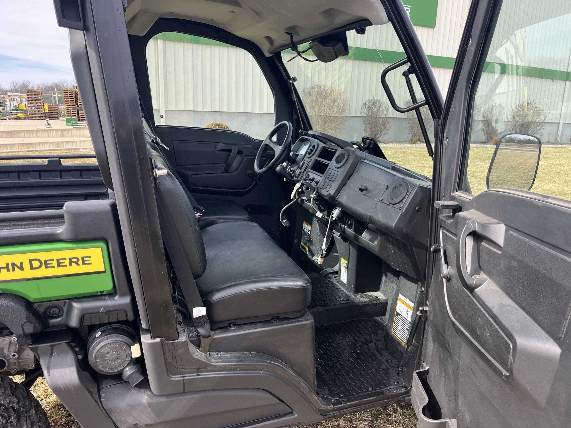  2023 John Deere XUV 835M at Heritage Tractor in Adrian, MO