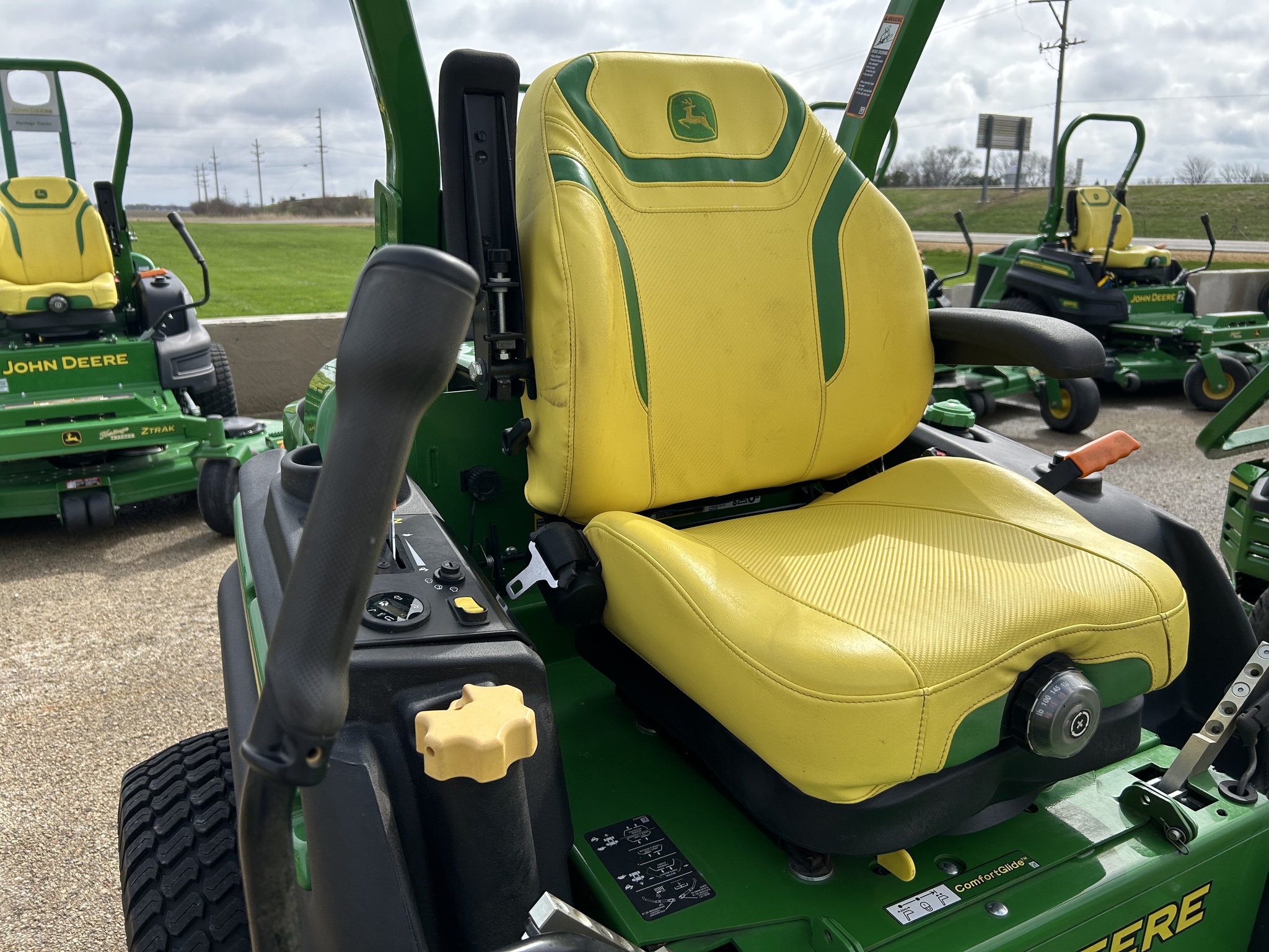  2025 John Deere Z997R at Heritage Tractor in Dixon, IL