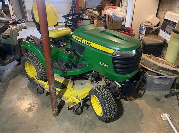 Photo of 2017 John Deere X738