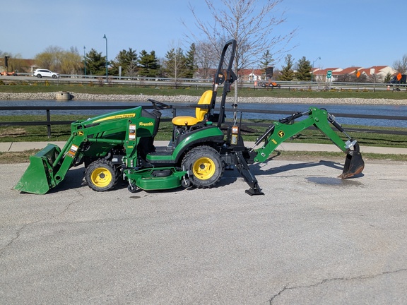 2017 John-Deere 1025R