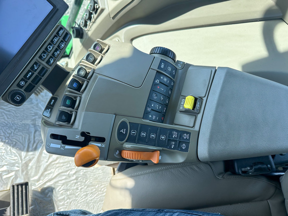 2022 John-Deere 8R 310