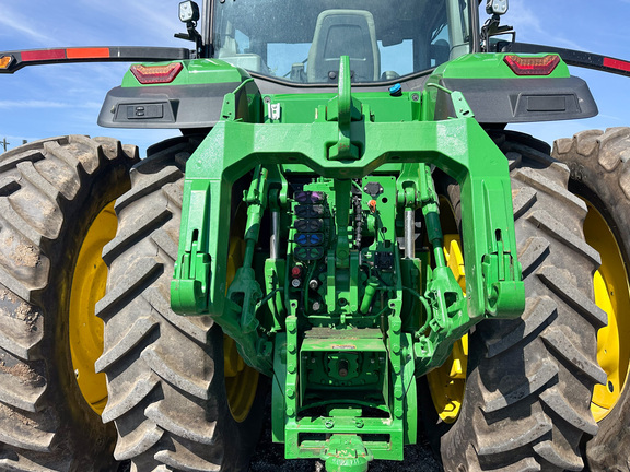 2022 John-Deere 8R 310