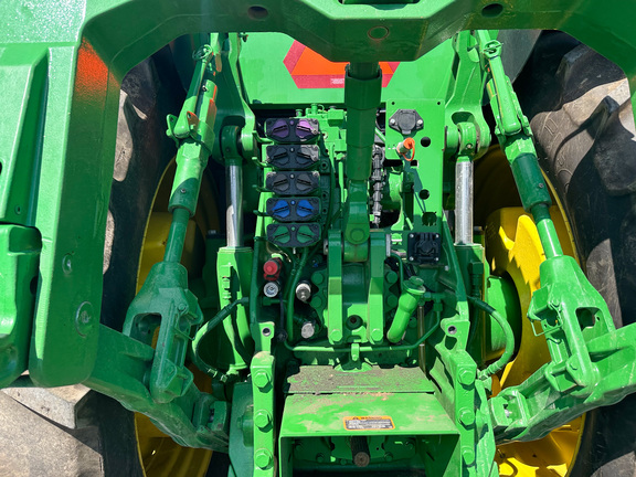 2022 John-Deere 8R 310