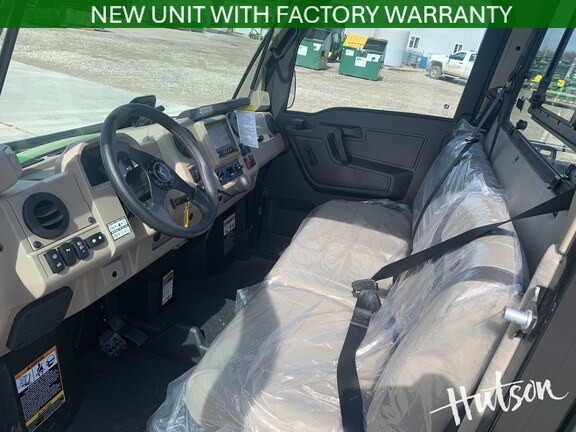 Photo of 2025 John Deere XUV 875R Signature Edition