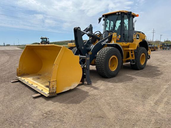Photo of a 2022 John Deere 624P