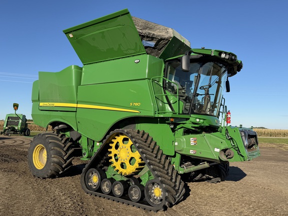  John Deere S780