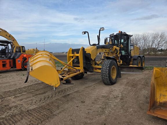 Photo of a 2008 Caterpillar 12M2