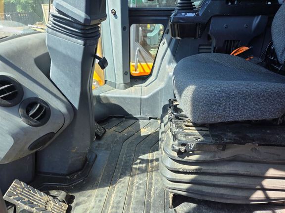 2023 John Deere 624P