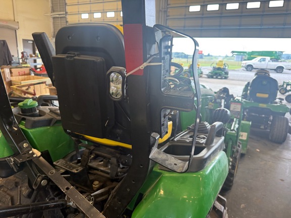 Photo of 2023 John Deere 2025R