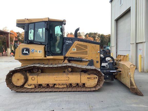 2024 John Deere 750L