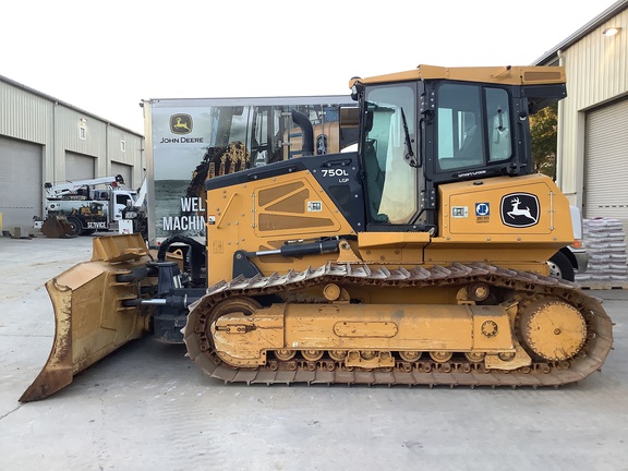 2024 John Deere 750L