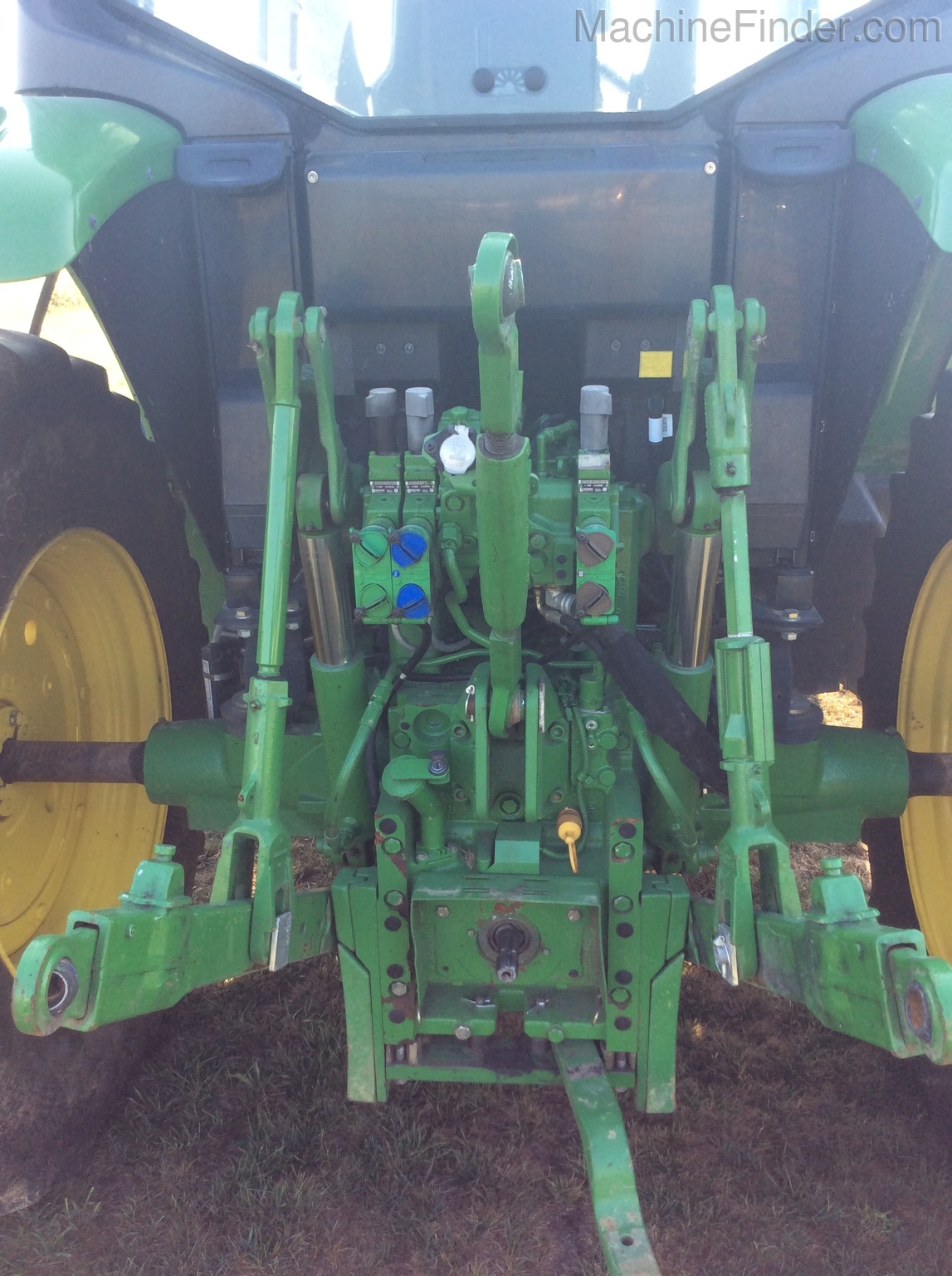 2016 John Deere 6110M Image 5