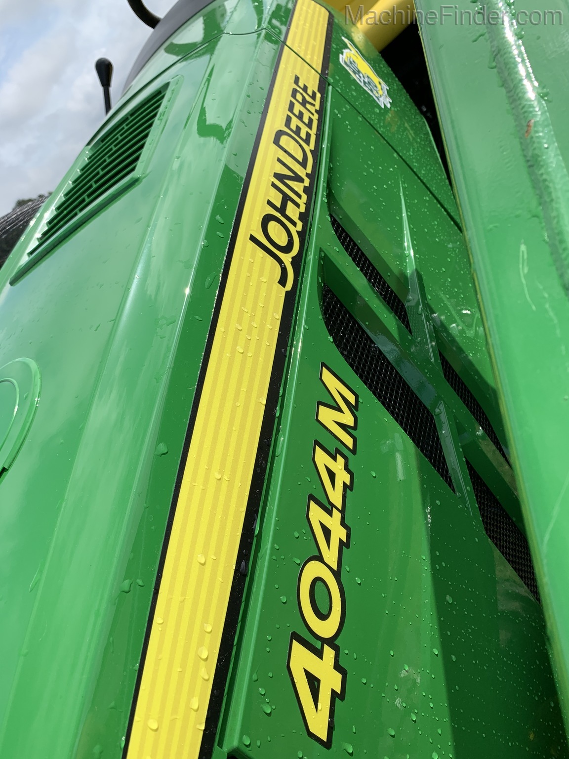 2020 John Deere 4044M Image 5