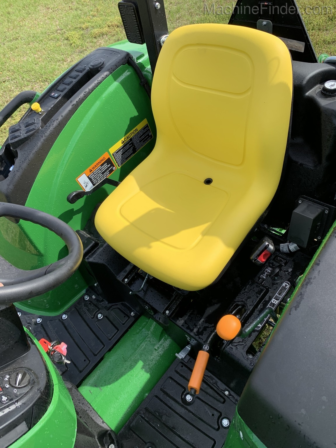 2020 John Deere 4044M Image 6