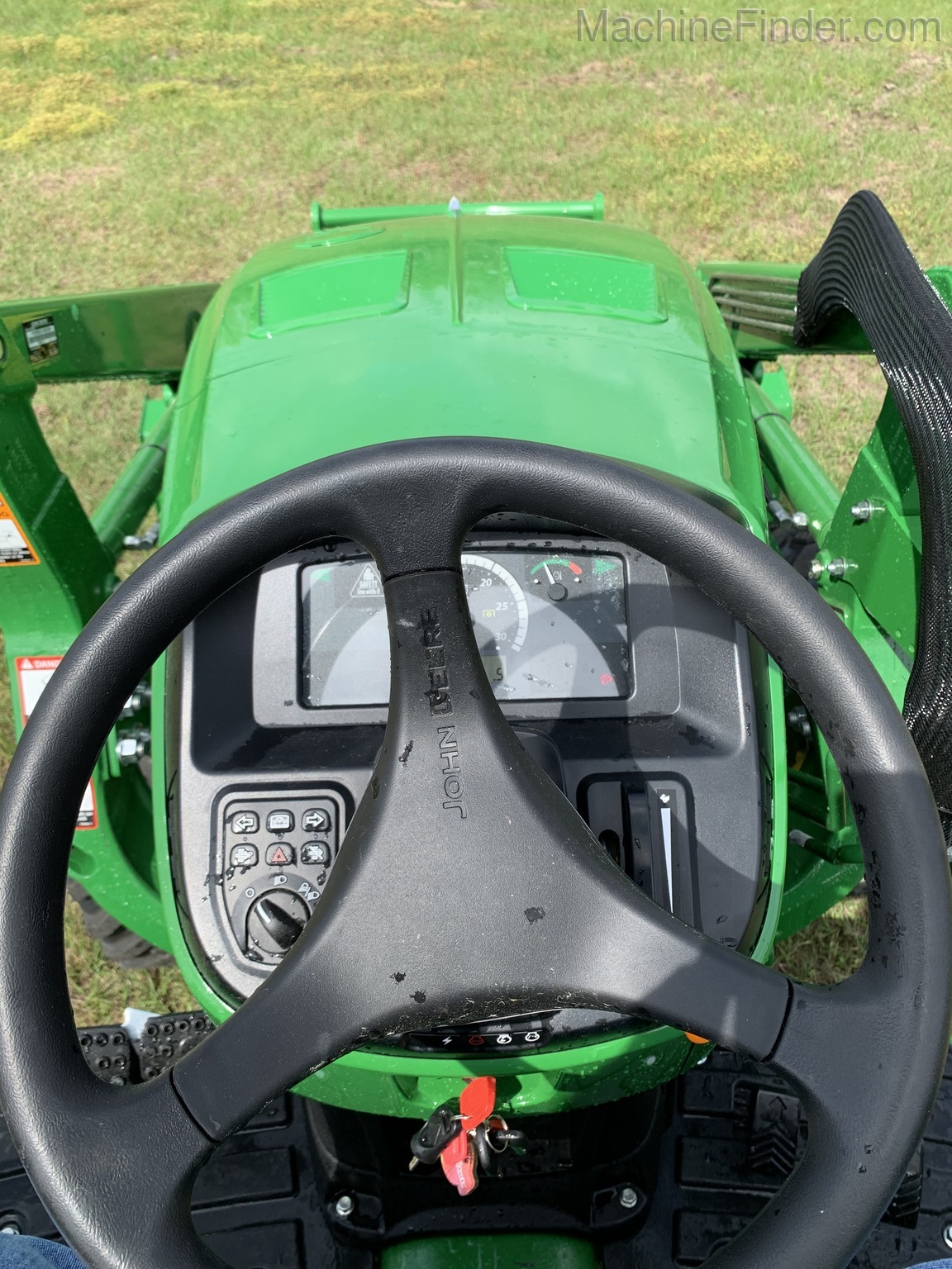 2020 John Deere 4044M Image 7