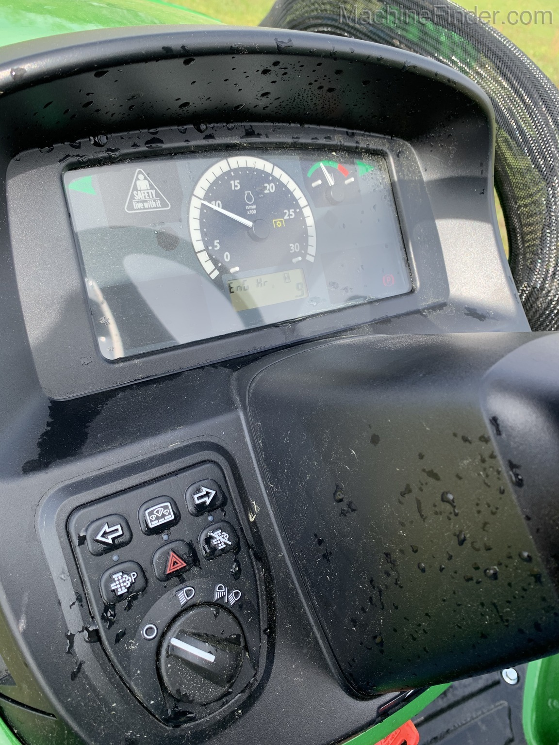 2020 John Deere 4044M Image 8