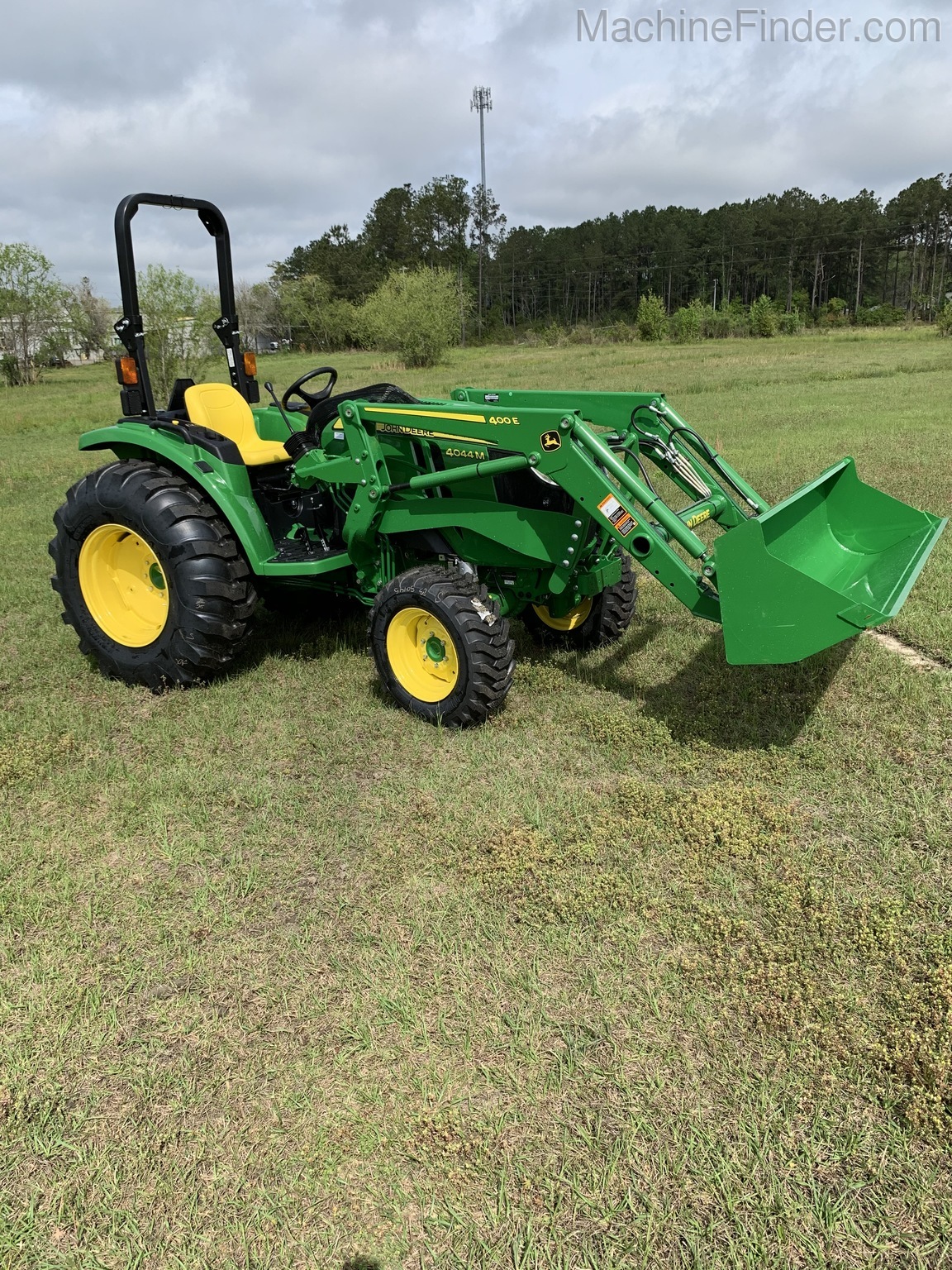 2020 John Deere 4044M Image 10