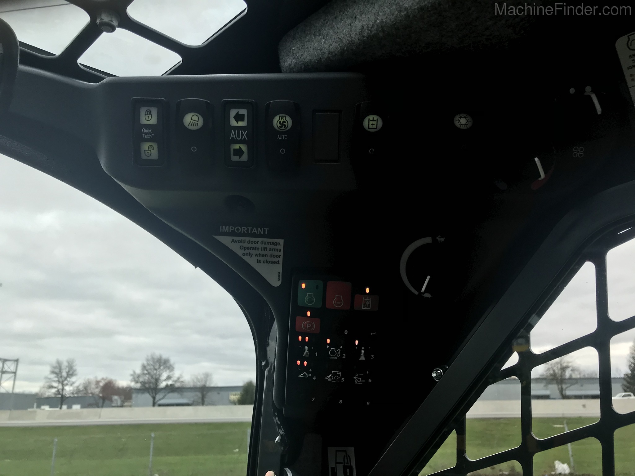 2020 John Deere 333G Image 10