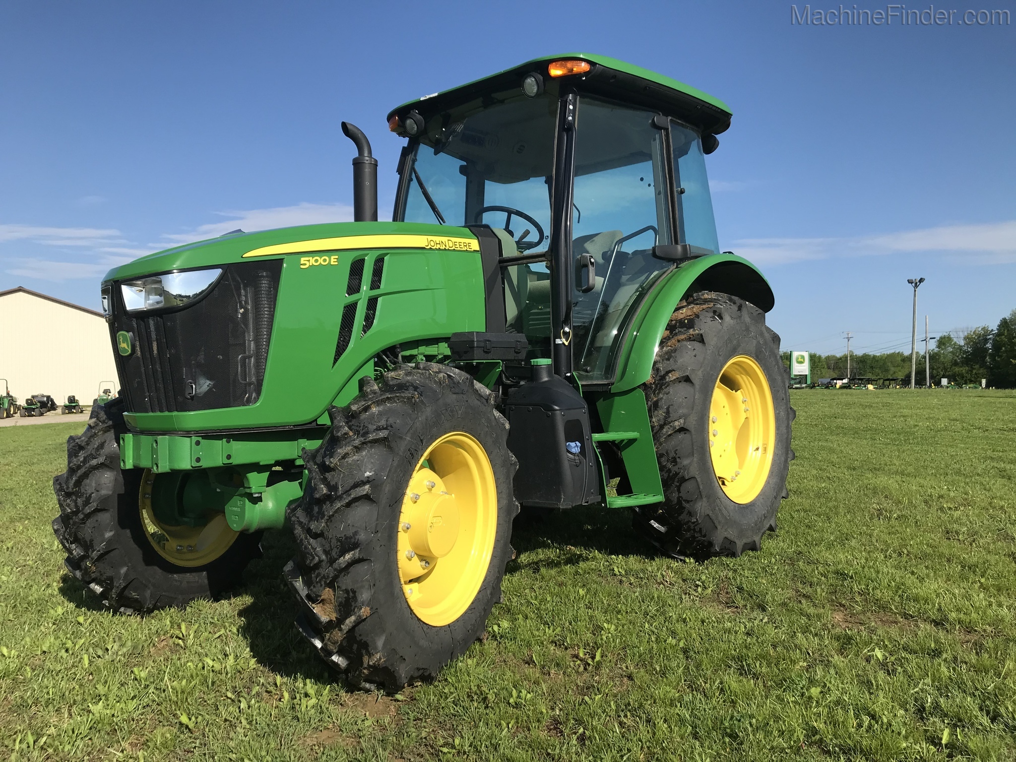 2018 John Deere 5100E Image 1
