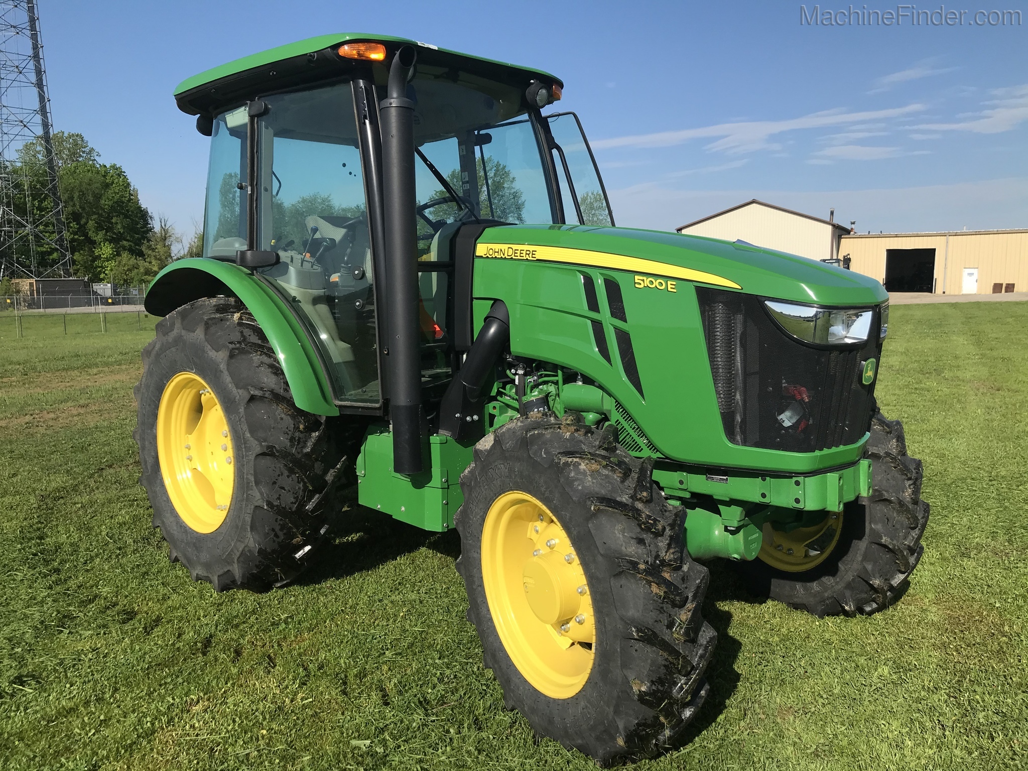 2018 John Deere 5100E Image 4
