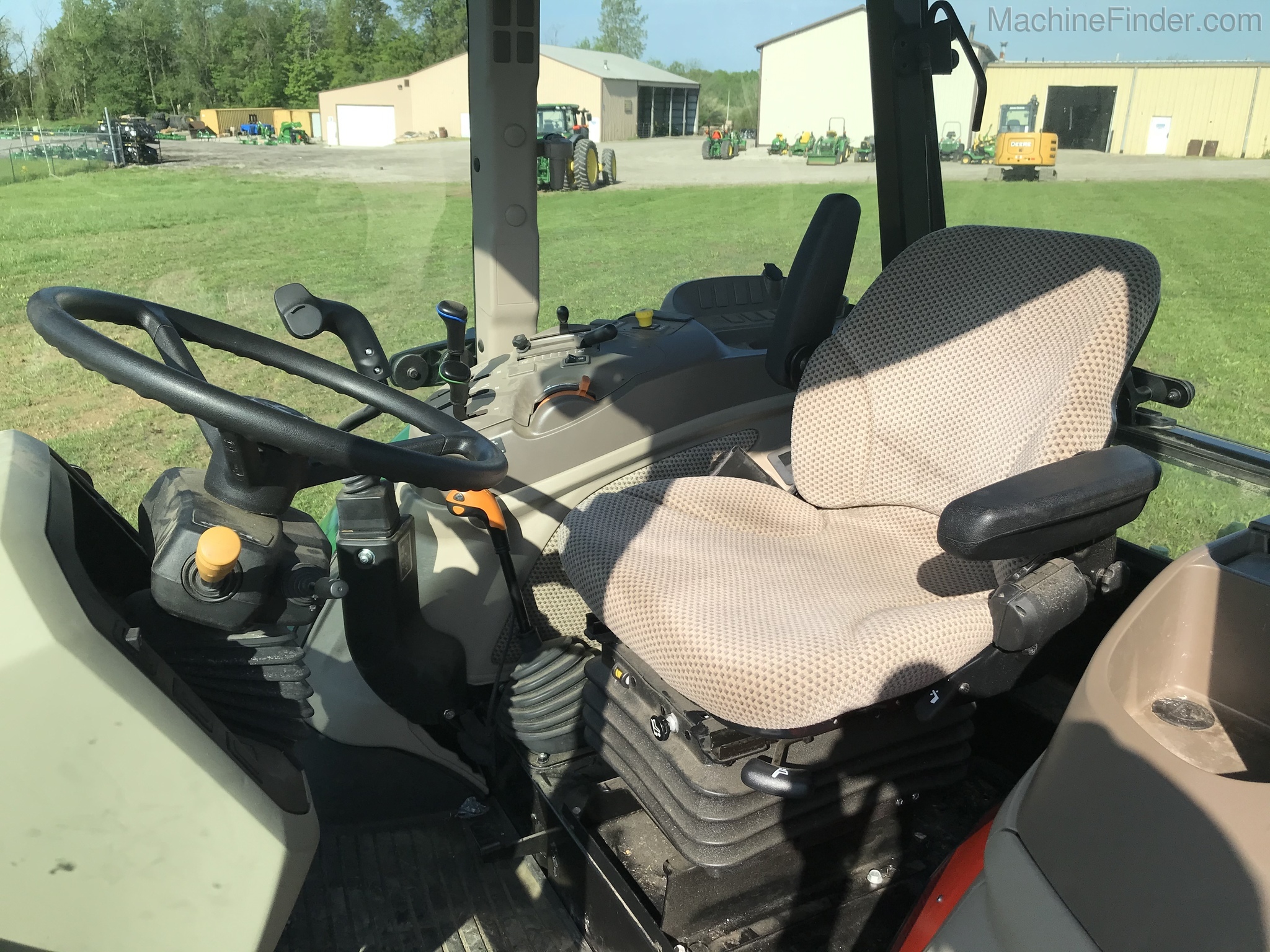 2018 John Deere 5100E Image 8