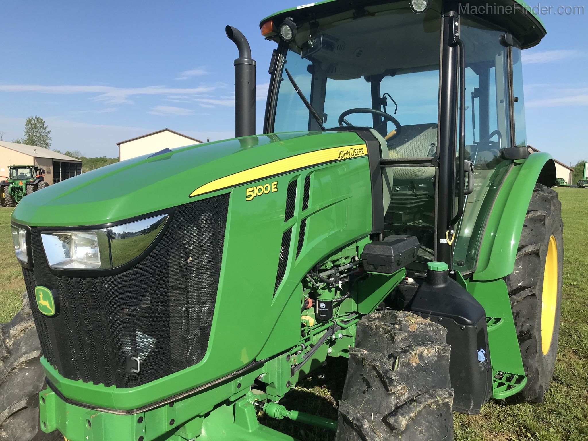 2018 John Deere 5100E Image 2