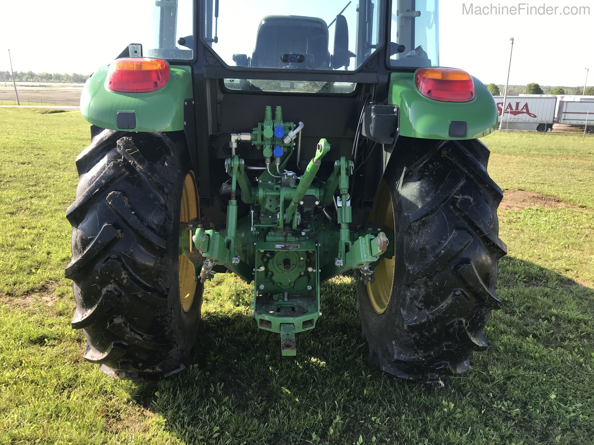 2018 John Deere 5100E Image 7