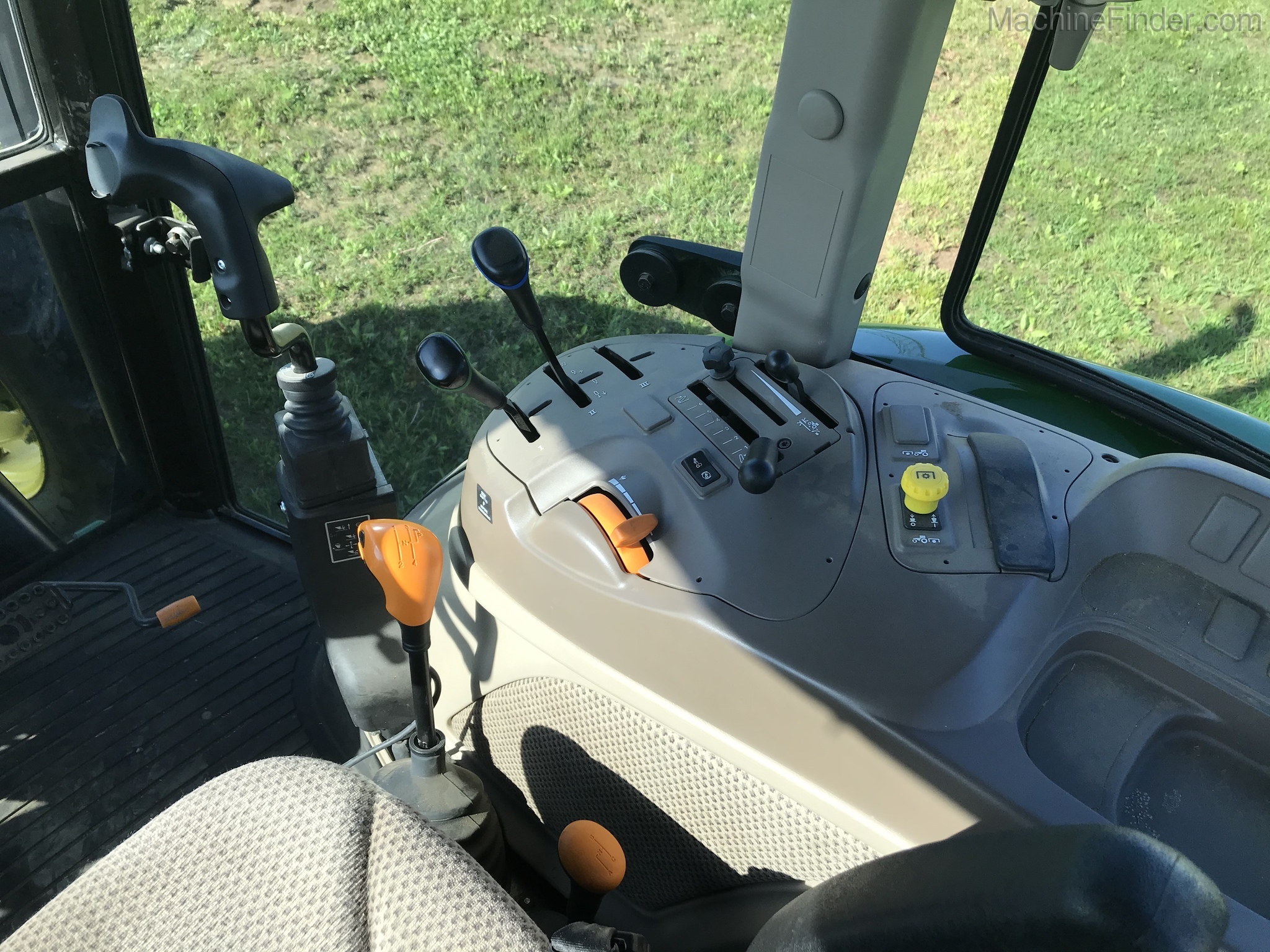 2018 John Deere 5100E Image 9