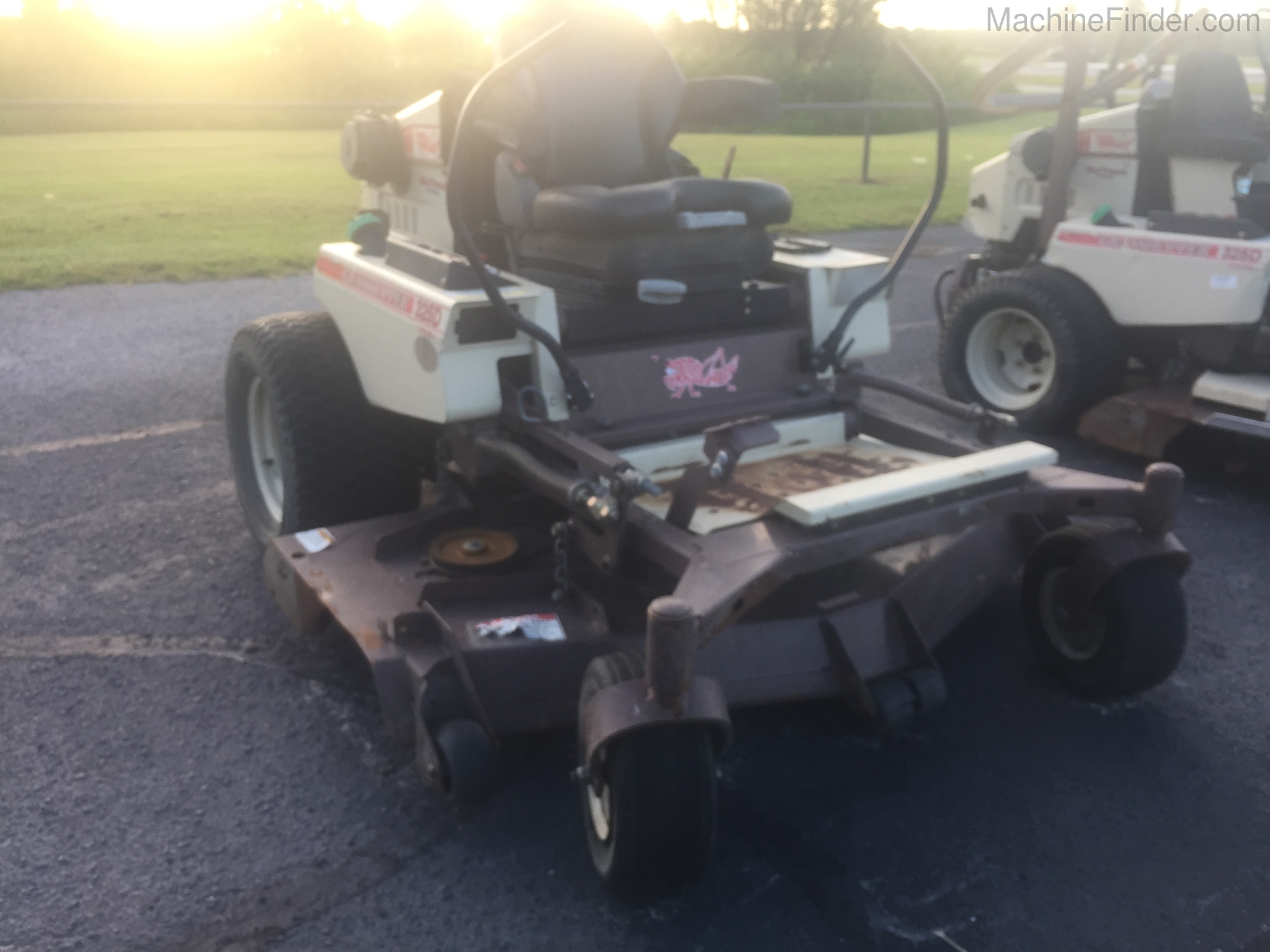 2000 Grasshopper 325D Image 1