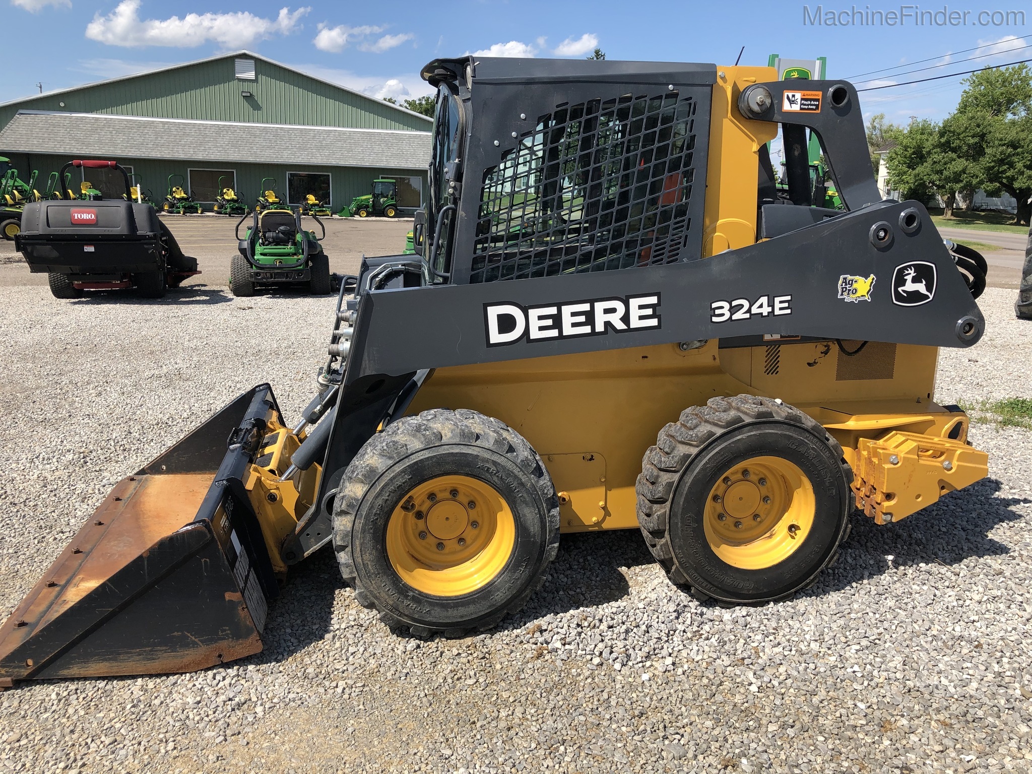 2017 John Deere 324E Image 2