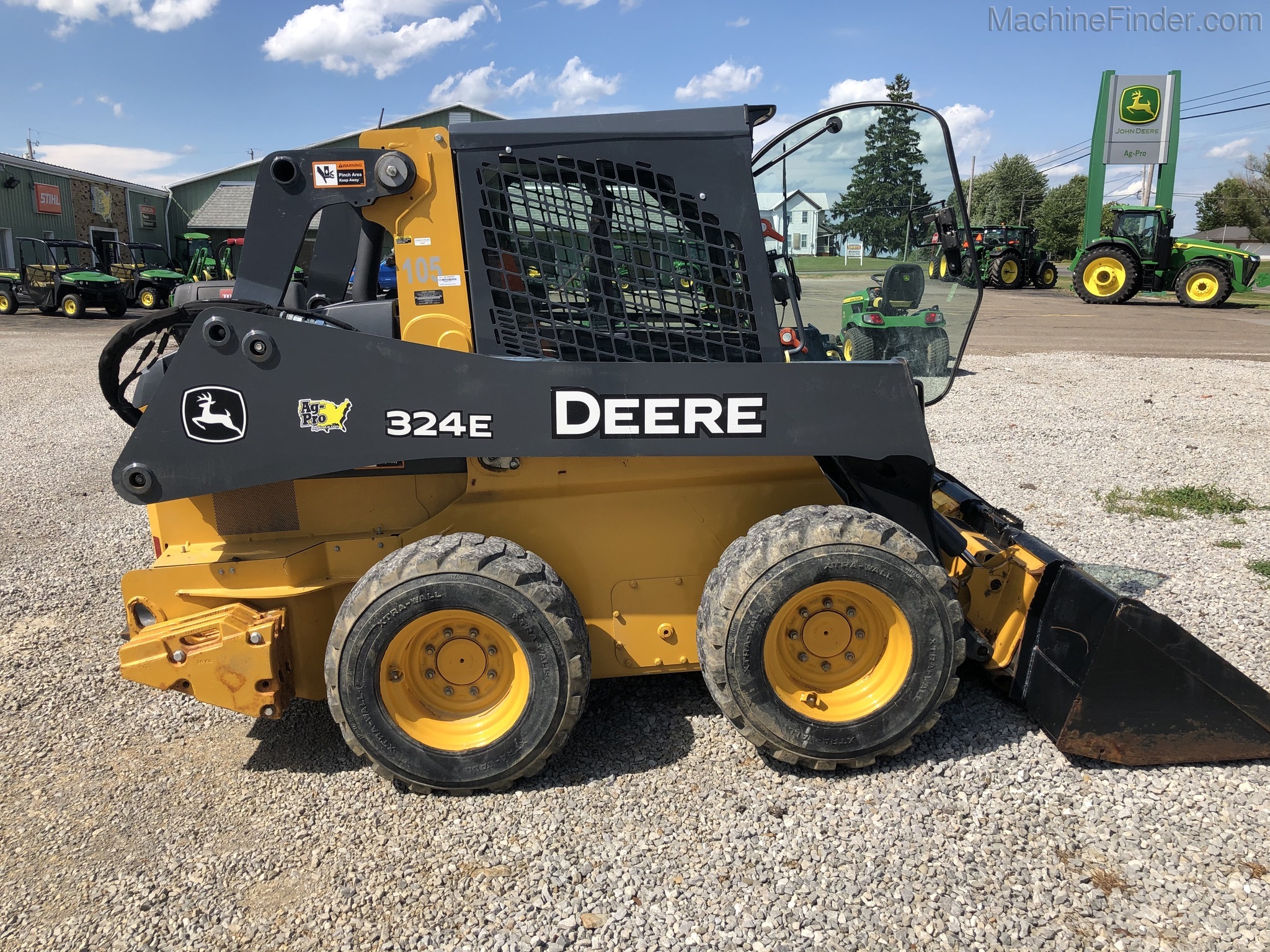 2017 John Deere 324E Image 3