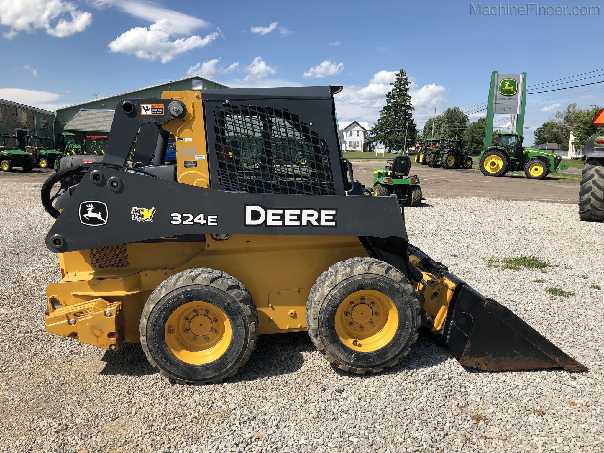 2017 John Deere 324E Image 5