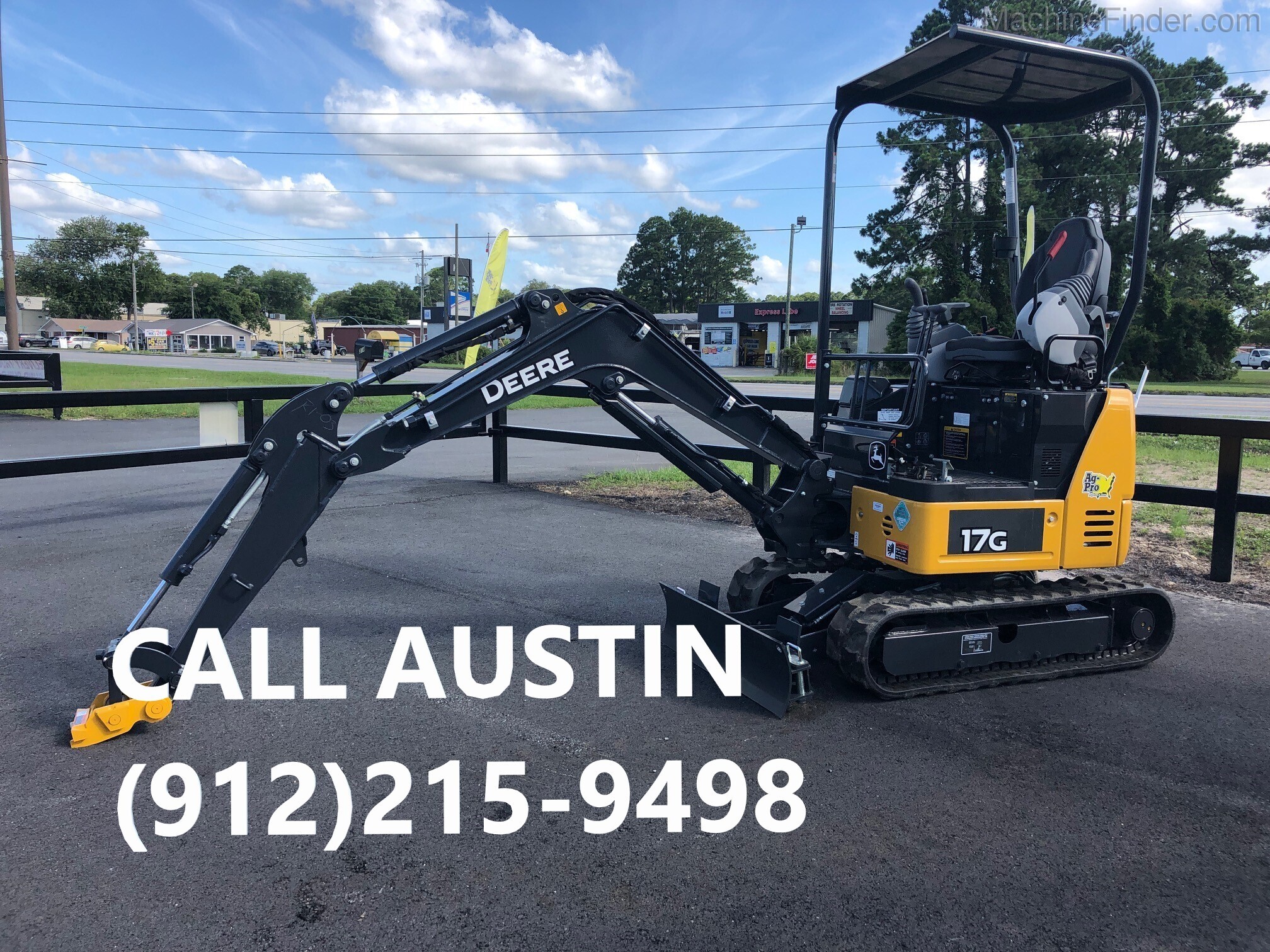 2020 John Deere 17G Image 1