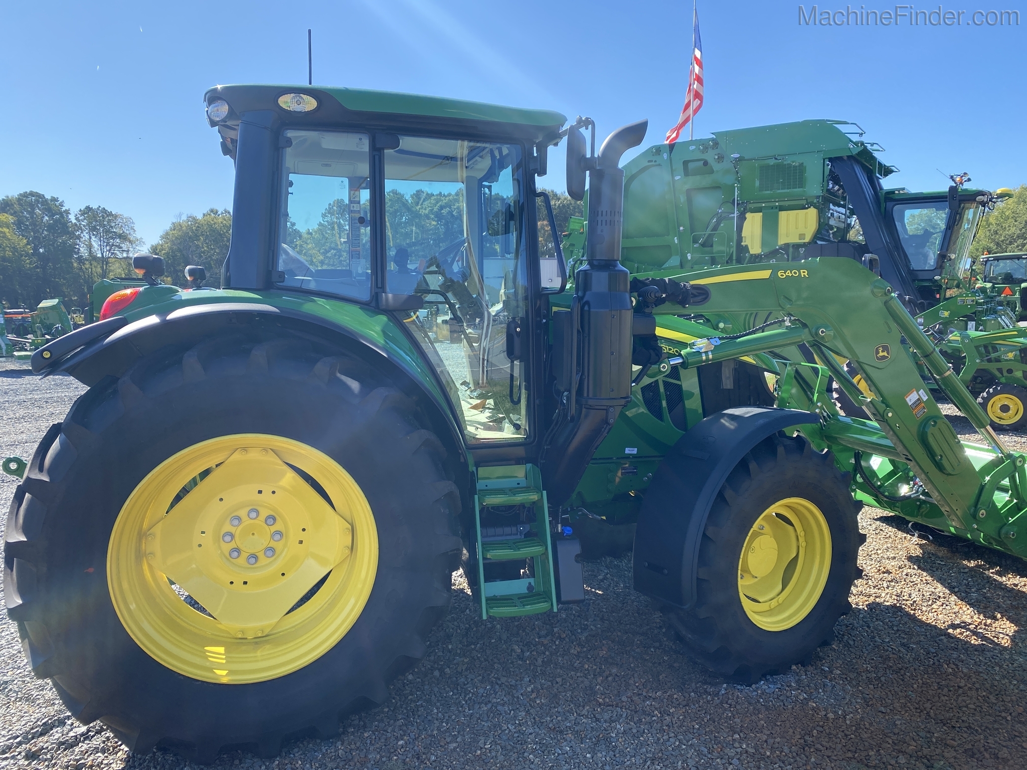 2020 John Deere 6120M Image 4