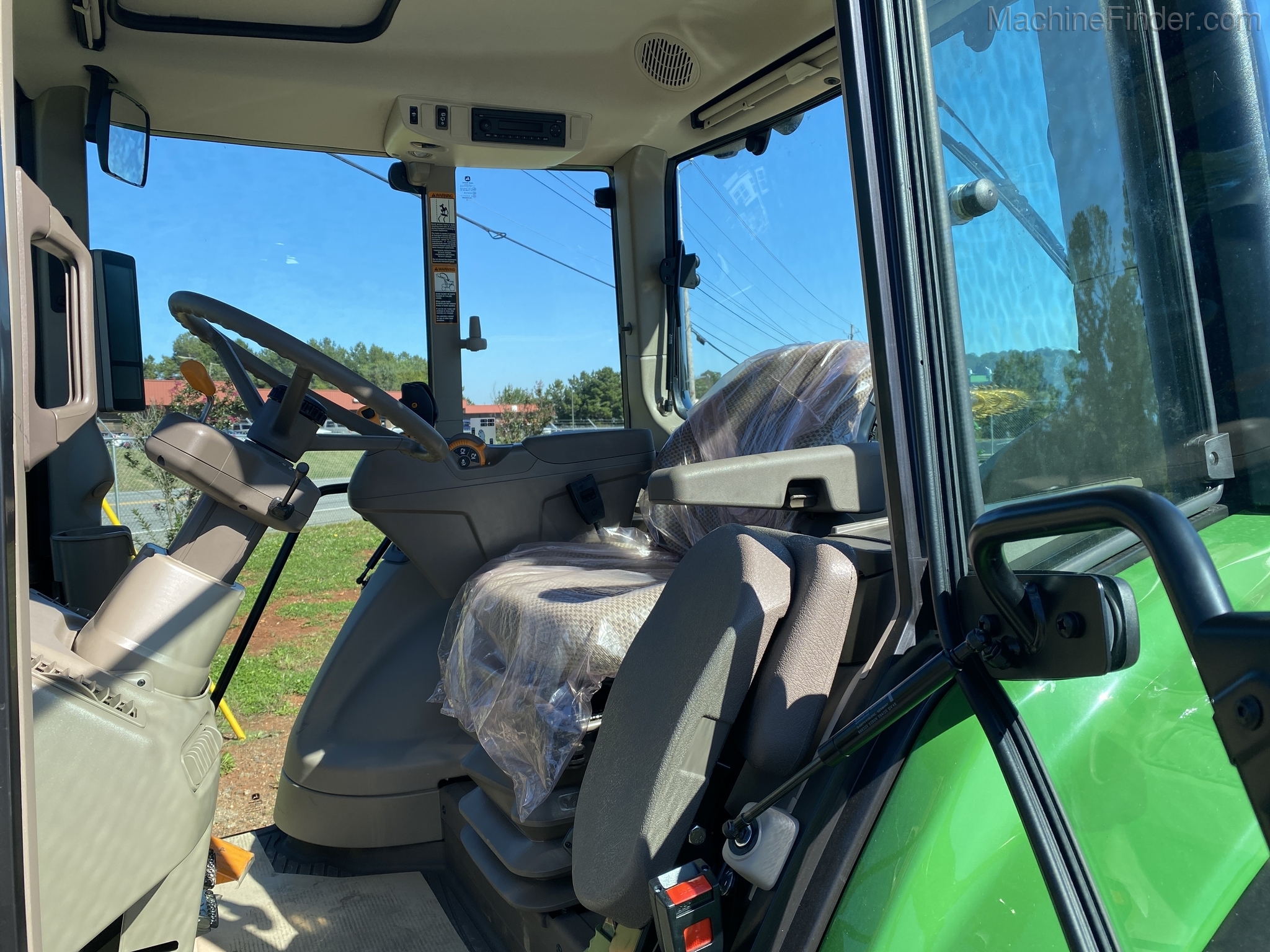 2020 John Deere 6120M Image 8