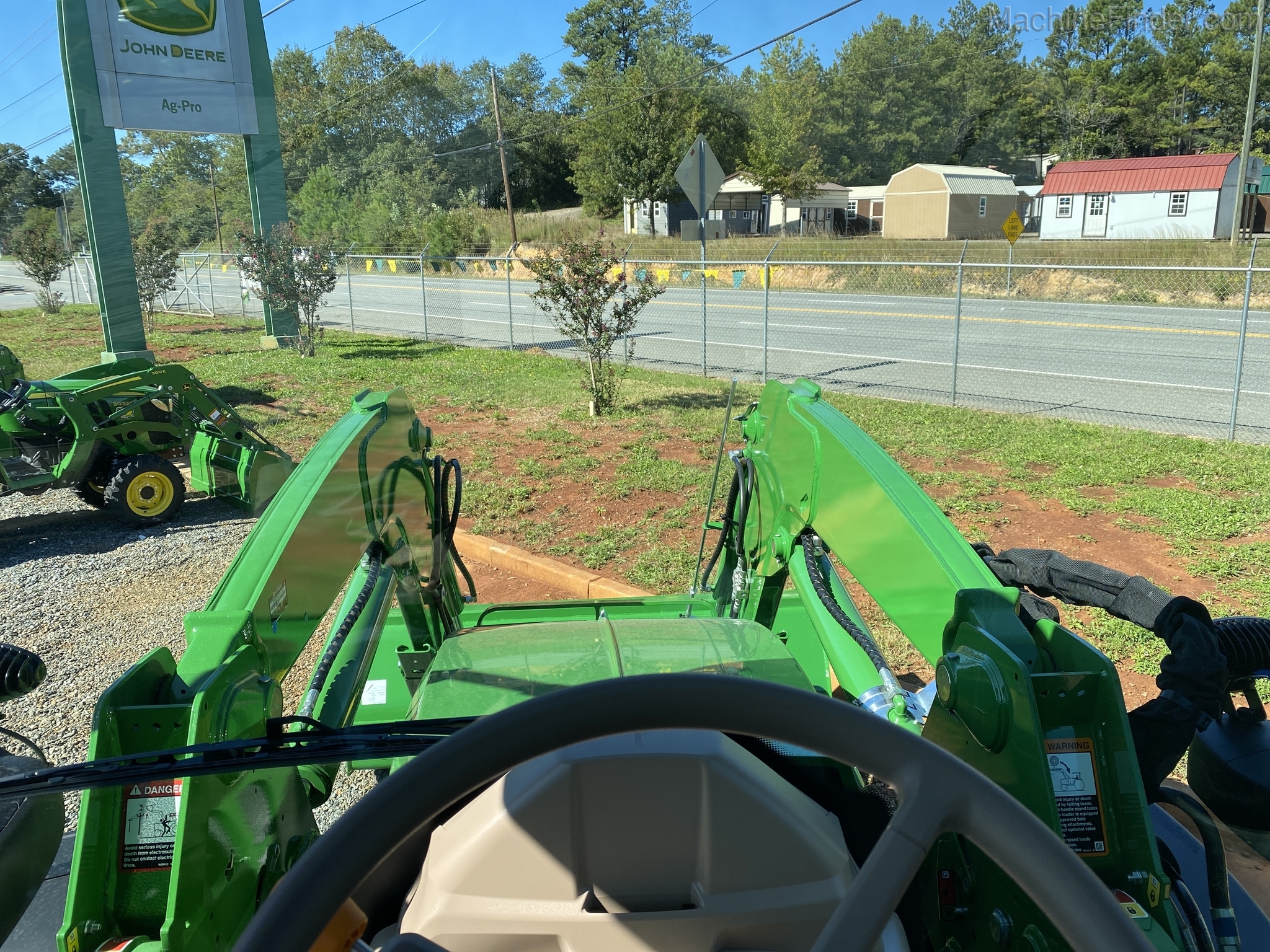 2020 John Deere 6120M Image 9