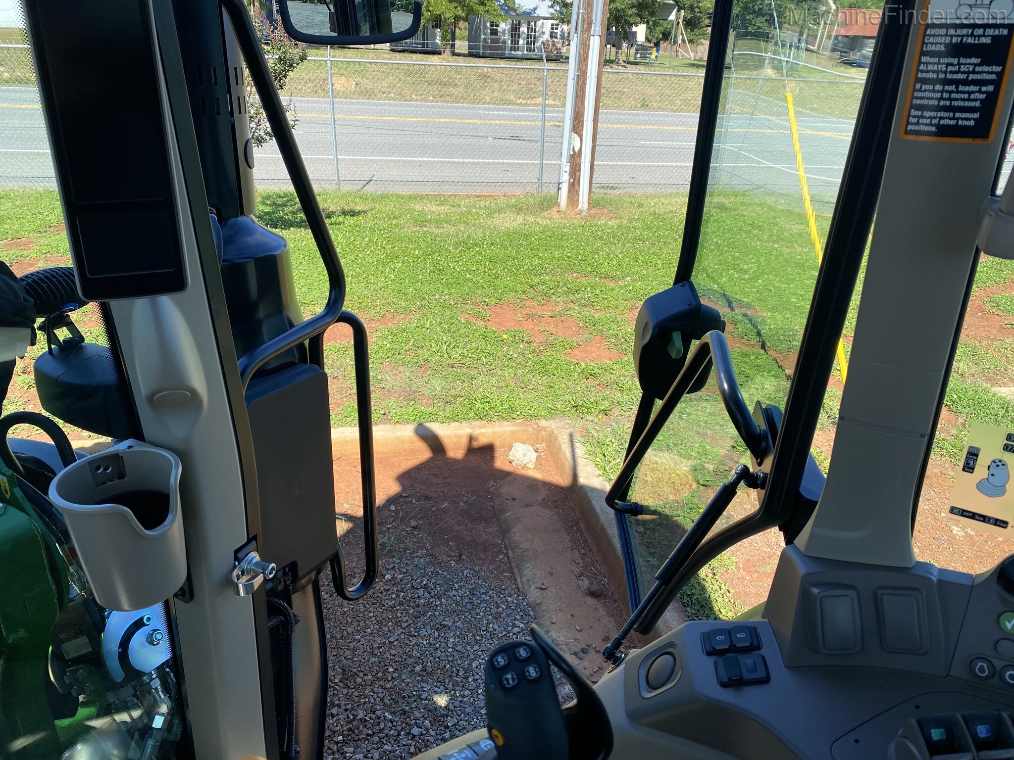 2020 John Deere 6120M Image 10