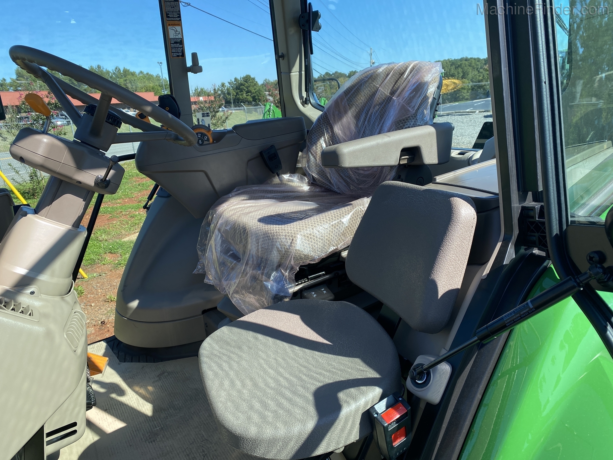 2020 John Deere 6120M Image 12