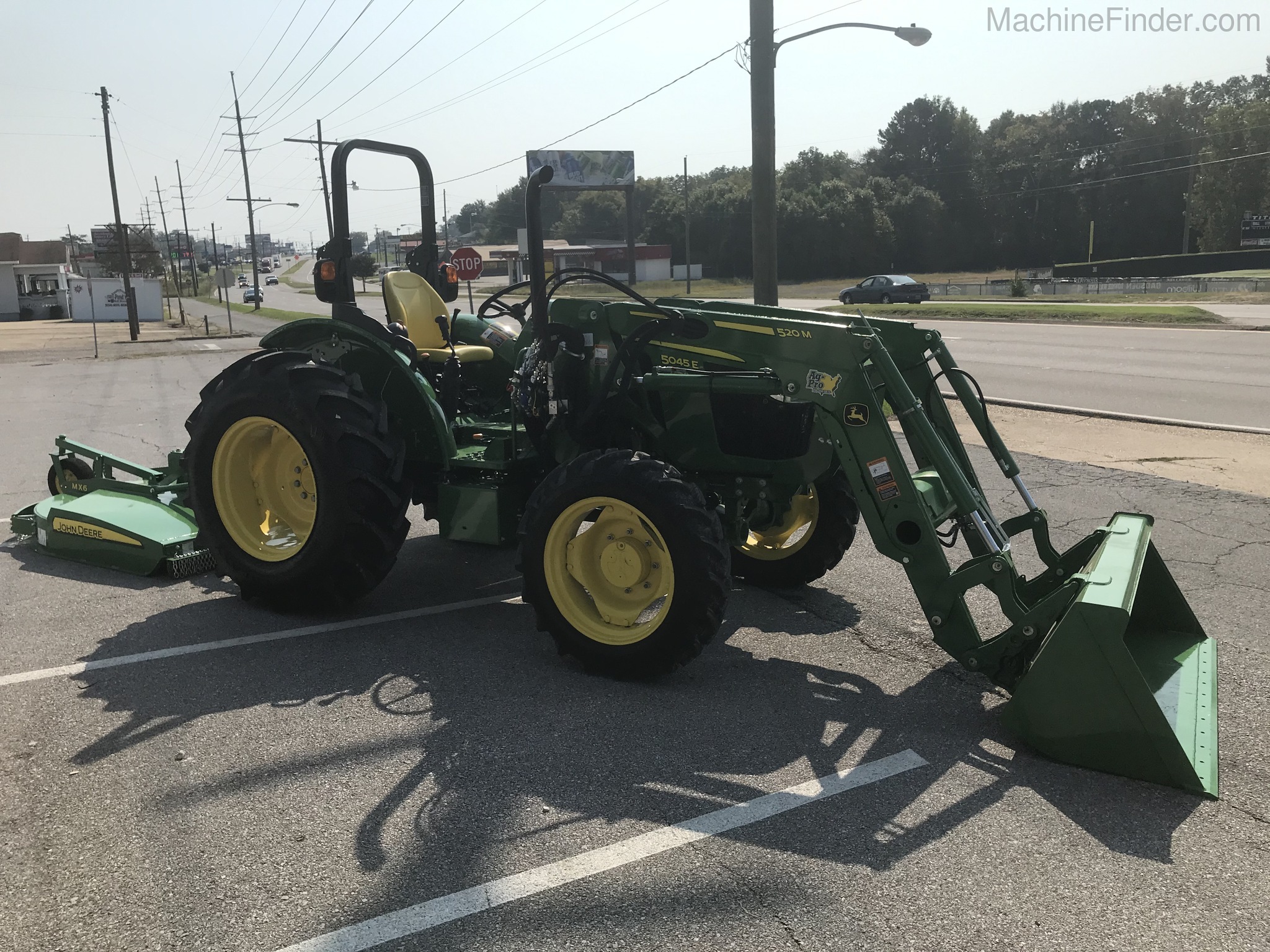 2020 John Deere 5045E Image 4